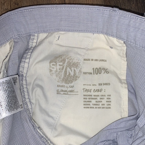 Khakis by GAP. Broken-In Straight. Size 0. 100% Cotton. Blue Mini Stripe. - Picture 6 of 9